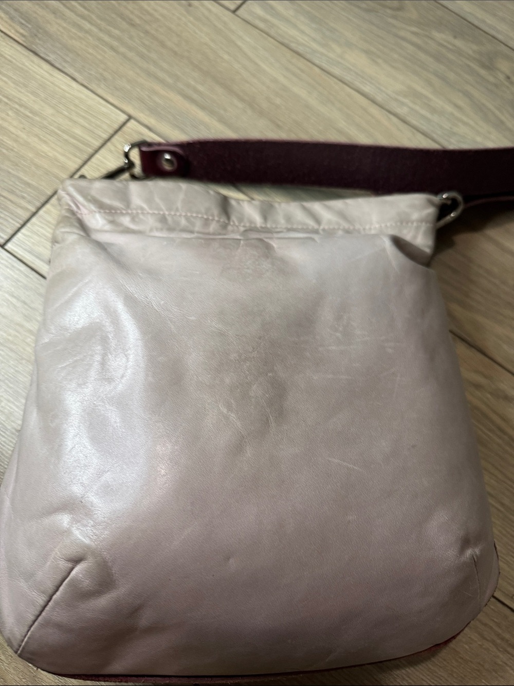 M0851 Casual Leather Bag with Adjustable Burgundy Strap - Picture 7 of 16